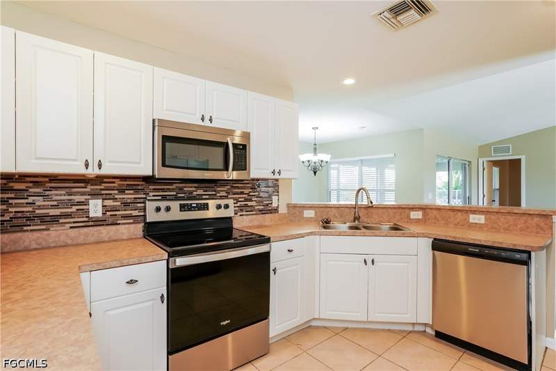 3 bedroom SingleFamilyResidence at 3208 13th St SW, Lehigh Acres, Lehigh Acres — photo 5