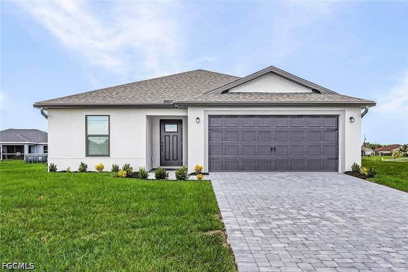 3 bedroom SingleFamilyResidence at 811 Rue Labeau Cir, Mirror Lakes, Fort Myers — photo 1