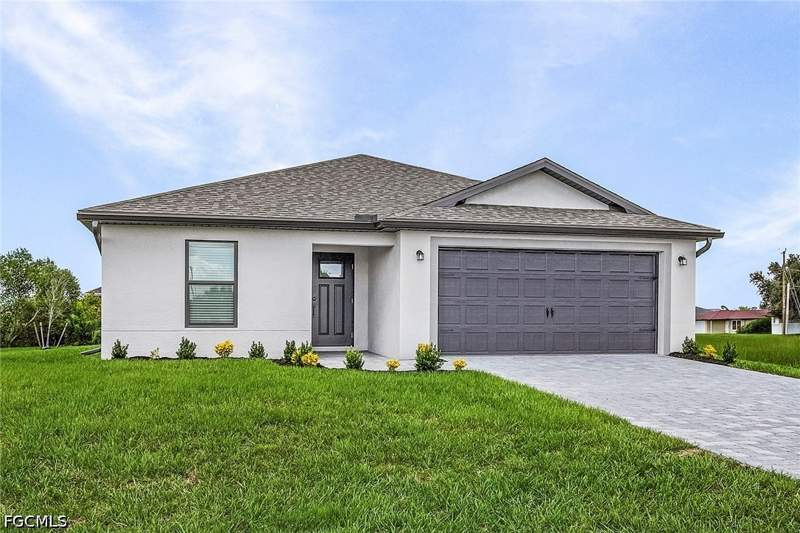 3 bedroom SingleFamilyResidence at 811 Rue Labeau Cir, Mirror Lakes, Fort Myers — photo 2