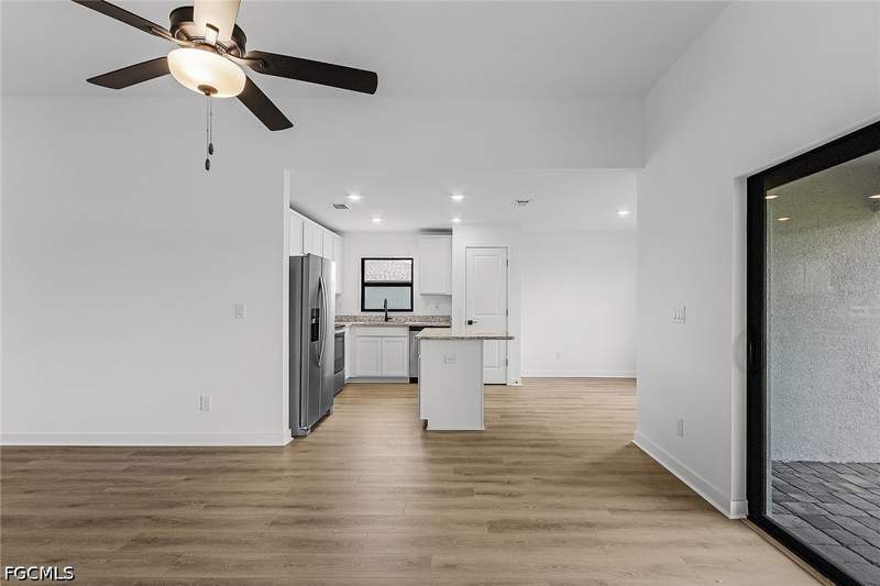 3 bedroom SingleFamilyResidence at 811 Rue Labeau Cir, Mirror Lakes, Fort Myers — photo 5