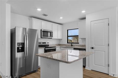 811 Rue Labeau Cir, Fort Myers FL - photo 6 of 16
