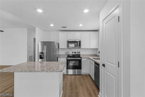 811 Rue Labeau Cir, Fort Myers FL - photo 8 of 16