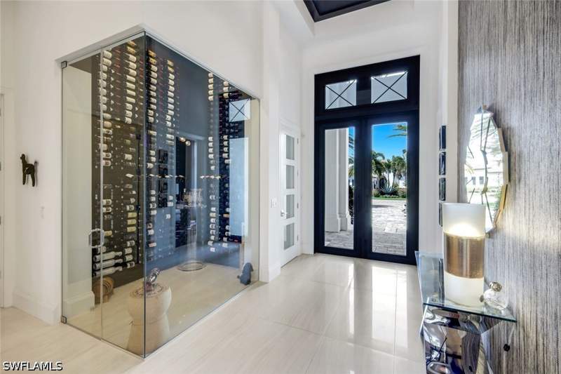 5 bedroom SingleFamilyResidence at 16438 Seneca Way, Seneca, Naples — photo 2