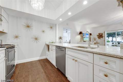 5817 Glencove DR 402, Naples FL - photo 11 of 45