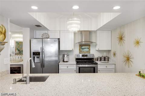 5817 Glencove DR 402, Naples FL - photo 12 of 45