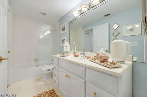 5817 Glencove DR 402, Naples FL - photo 18 of 45