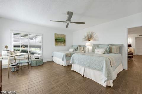 5817 Glencove DR 402, Naples FL - photo 19 of 45