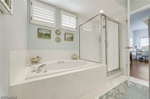 5817 Glencove DR 402, Naples FL - photo 21 of 45