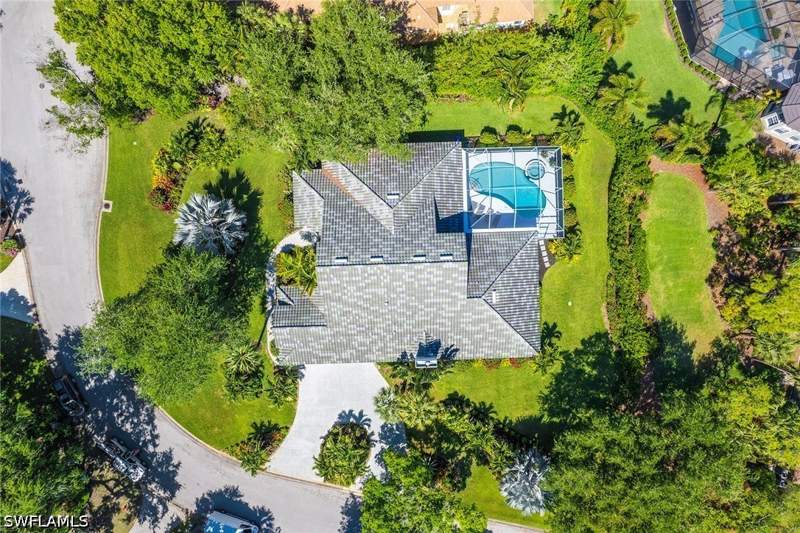 4 bedroom SingleFamilyResidence at 27330 Ridge Lake Ct, River Ridge, Bonita Springs — photo 2