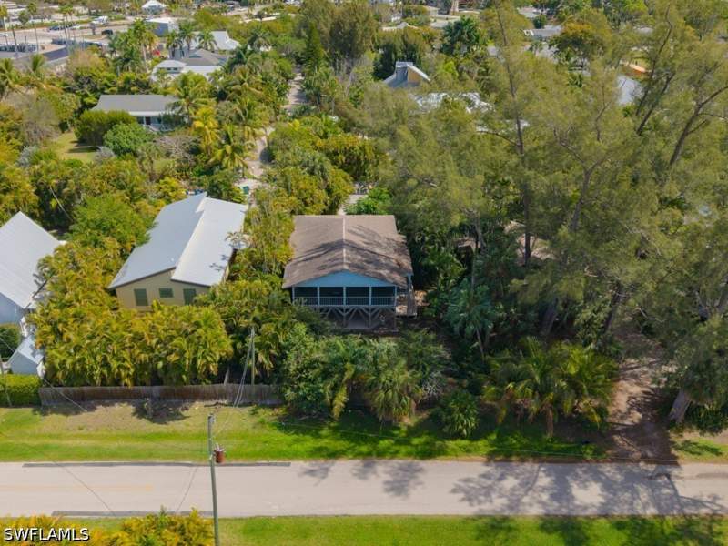 2 bedroom SingleFamilyResidence at 2022 Frederick St, Inomah, Naples — photo 2