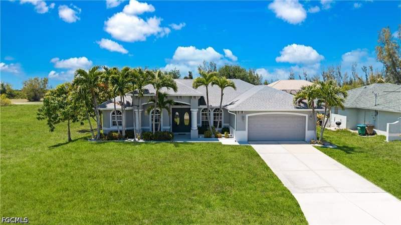 3 bedroom SingleFamilyResidence at 126 SW 39th Pl, Cape Coral, Cape Coral — photo 2