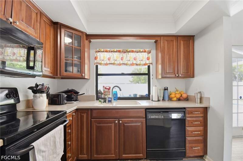 3 bedroom SingleFamilyResidence at 934 SE 25th Ln, Cape Coral, Cape Coral — photo 3