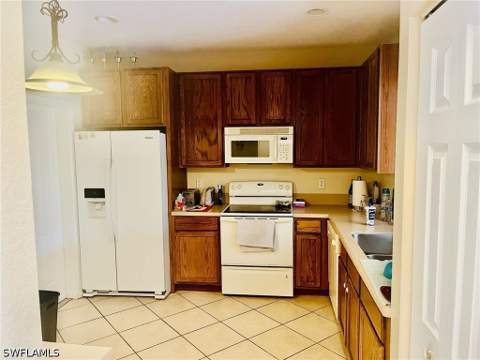 9620 Roundstone Cir, Fort Myers FL - photo 10 of 18