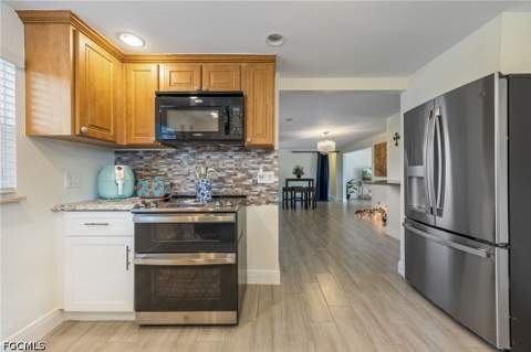 17041 E Lake Dr, North Fort Myers FL - photo 17 of 42