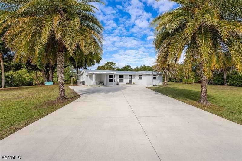 3 bedroom SingleFamilyResidence at 17041 E Lake DR, EAST LAKE COLONY, North Fort Myers — photo 2