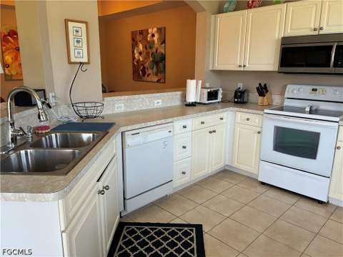 10520 Amiata Way 205, Fort Myers FL - photo 9 of 40