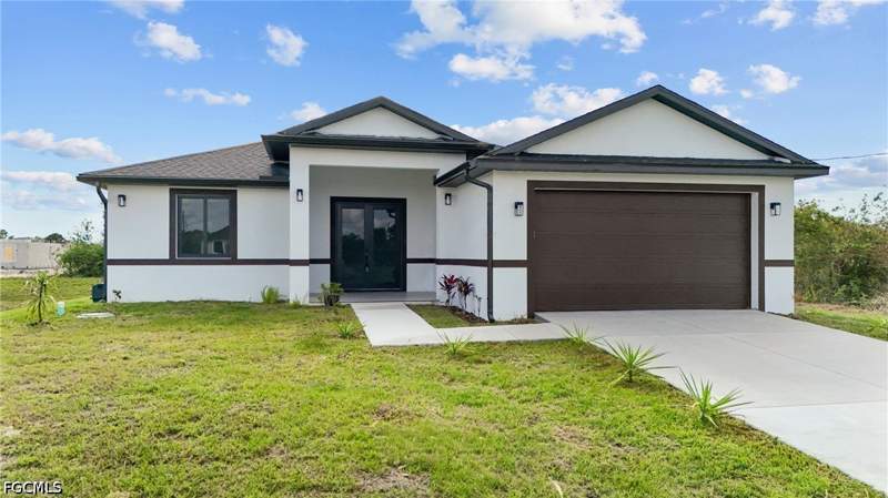 3 bedroom SingleFamilyResidence at 8033 Oakleaf Cir, Labelle, Labelle — photo 3