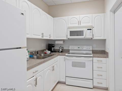 180 Seaview Ct 706, Marco Island FL - photo 21 of 31