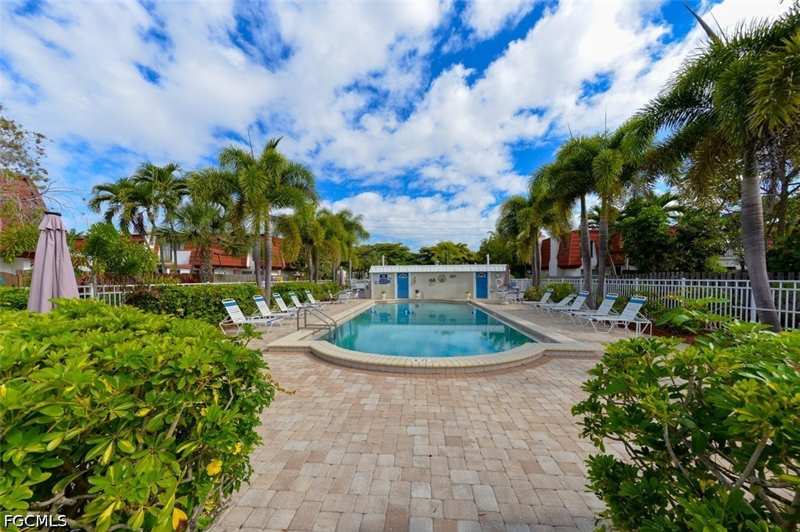 2 bedroom Townhouse at 10891 Meadow Lark Cove Dr, Meadowlark Cove, Fort Myers — photo 1