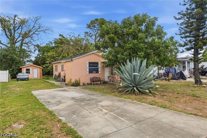 3 bedroom SingleFamilyResidence at 2355 Jeffcott St, Lovejoy Park, Fort Myers — photo 2