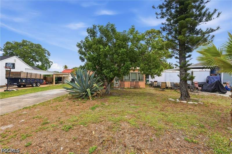 3 bedroom SingleFamilyResidence at 2355 Jeffcott St, Lovejoy Park, Fort Myers — photo 3