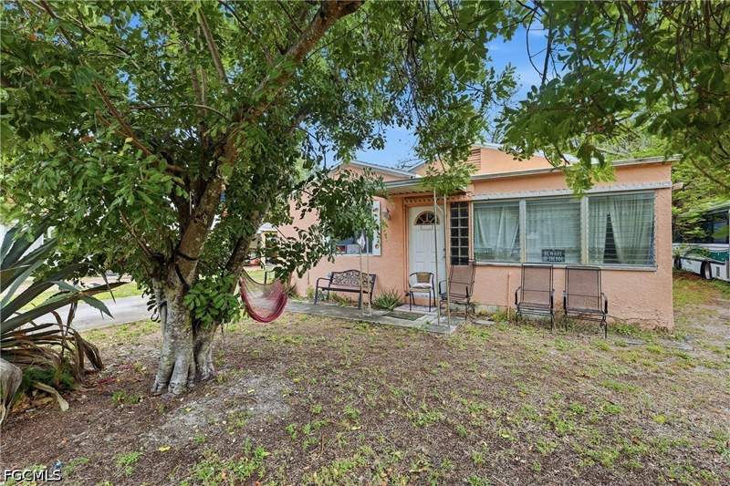 3 bedroom SingleFamilyResidence at 2355 Jeffcott St, Lovejoy Park, Fort Myers — photo 4
