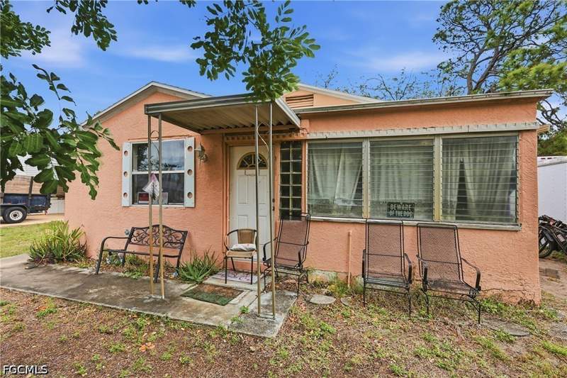 3 bedroom SingleFamilyResidence at 2355 Jeffcott St, Lovejoy Park, Fort Myers — photo 5