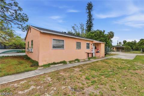 2355 Jeffcott St, Fort Myers FL - photo 8 of 21