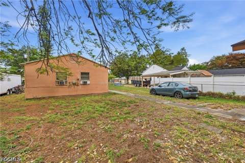 2355 Jeffcott St, Fort Myers FL - photo 9 of 21