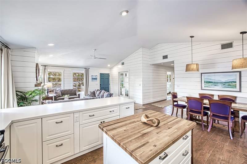 3 bedroom SingleFamilyResidence at 220 Palm Lake Dr, Palm Lake, Sanibel — photo 3