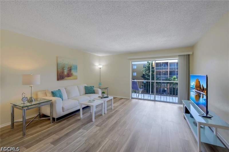 2 bedroom Condominium at 2366 E Mall Dr 418, 6 Fairway Condo, Fort Myers — photo 5