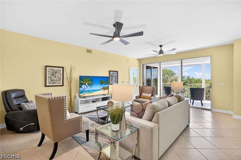 3 bedroom Condominium at 201 Vintage Bay Dr B10, Vintage Bay, Marco Island — photo 2
