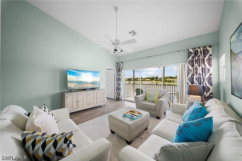 3 bedroom Condominium at 565 Windsor Sq 202, Windsor Place, Naples — photo 1