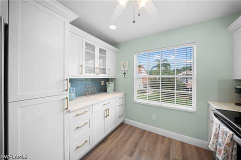 565 Windsor Sq 202, Naples FL - photo 10 of 31