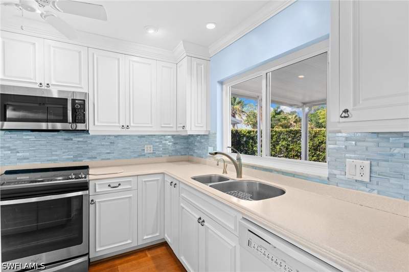 3 bedroom SingleFamilyResidence at 1036 Lake Shore Ct, Westlake, Naples — photo 5