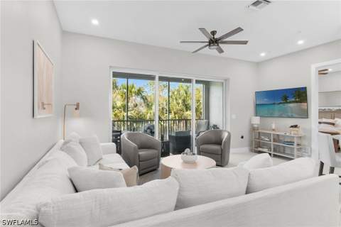 268 Indies Dr E 202, Naples FL - photo 11 of 35