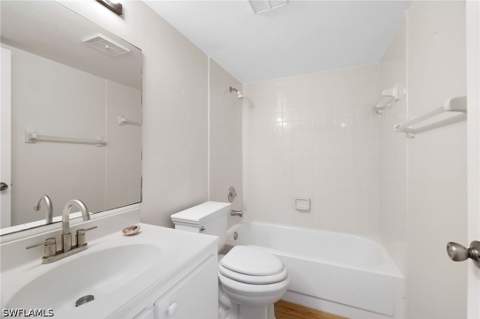 9270 Lake Park Dr 101, Fort Myers FL - photo 6 of 36