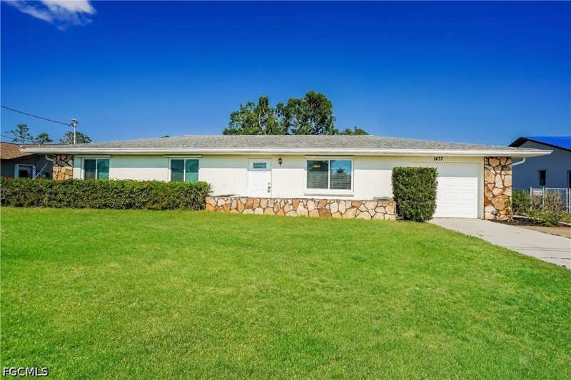 3 bedroom SingleFamilyResidence at 1437 SE 14th Ter, Cape Coral, Cape Coral — photo 1