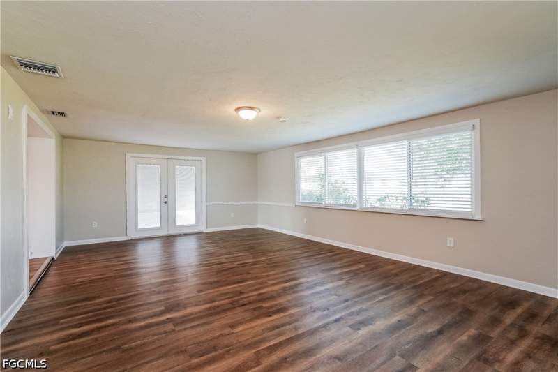 3 bedroom SingleFamilyResidence at 1437 SE 14th Ter, Cape Coral, Cape Coral — photo 3