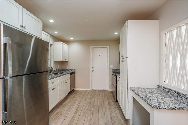 3 bedroom SingleFamilyResidence at 1437 SE 14th Ter, Cape Coral, Cape Coral — photo 5