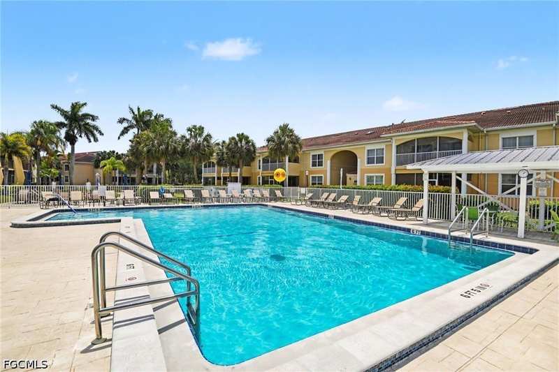 2 bedroom Condominium at 12501 McGregor Blvd 10, Maple Gardens, Fort Myers — photo 1