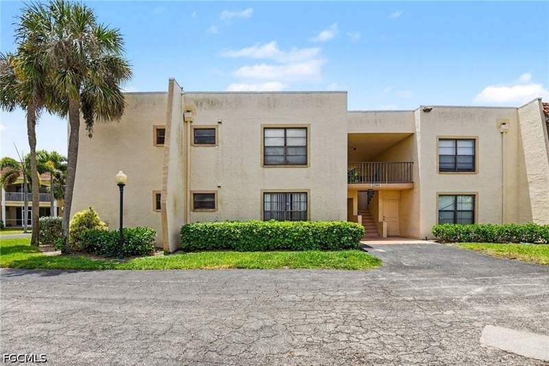 2 bedroom Condominium at 12501 McGregor Blvd 10, Maple Gardens, Fort Myers — photo 5