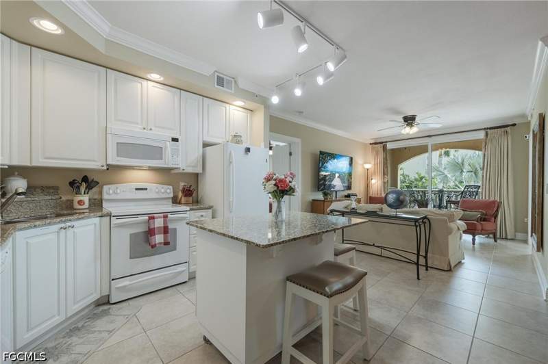 2 bedroom Condominium at 2825 Palm Beach Blvd 214, Alta Mar, Fort Myers — photo 5