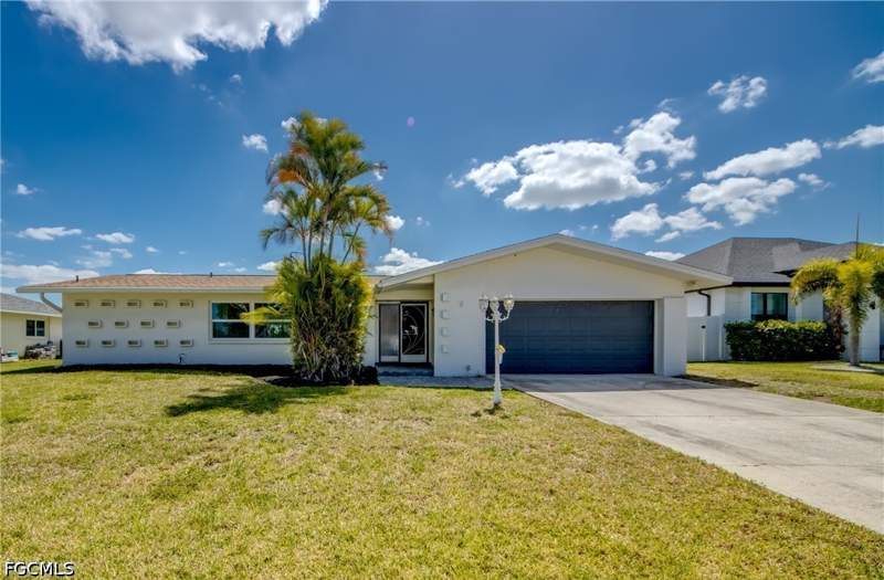 4 bedroom SingleFamilyResidence at 3009 SE 10th Ave, Cape Coral, Cape Coral — photo 2