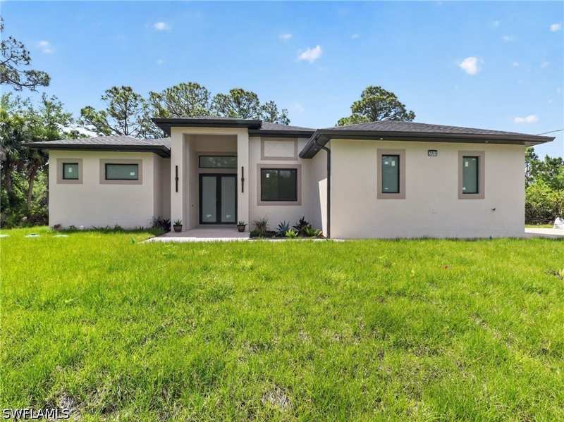 4 bedroom SingleFamilyResidence at 2009 Dixie Way, Twelfth Street Park, Lehigh Acres — photo 1