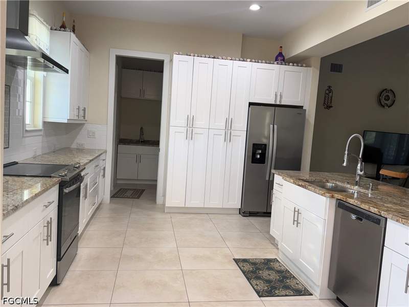 3 bedroom SingleFamilyResidence at 618 SW 31st Ter, Cape Coral, Cape Coral — photo 3