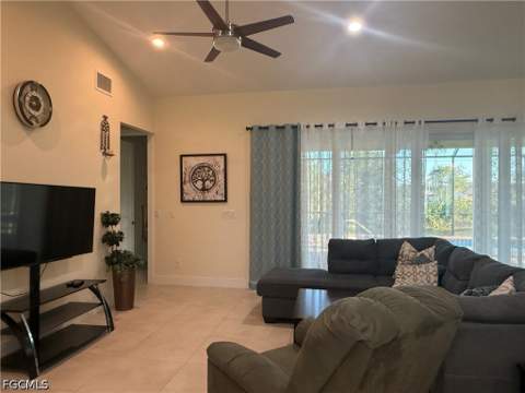 618 SW 31st Ter, Cape Coral FL - photo 9 of 31