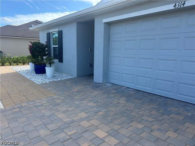 3 bedroom SingleFamilyResidence at 4314 Garden Blvd, Gator Circle, Cape Coral — photo 2