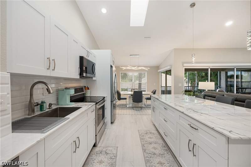 3 bedroom Condominium at 290 Emerald Bay Cir L5, Villages At Emerald Bay, Naples — photo 3