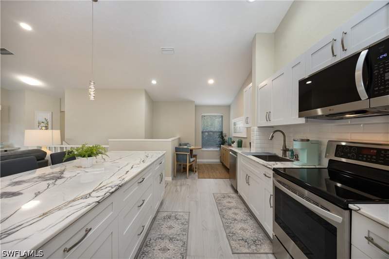 3 bedroom Condominium at 290 Emerald Bay Cir L5, Villages At Emerald Bay, Naples — photo 4